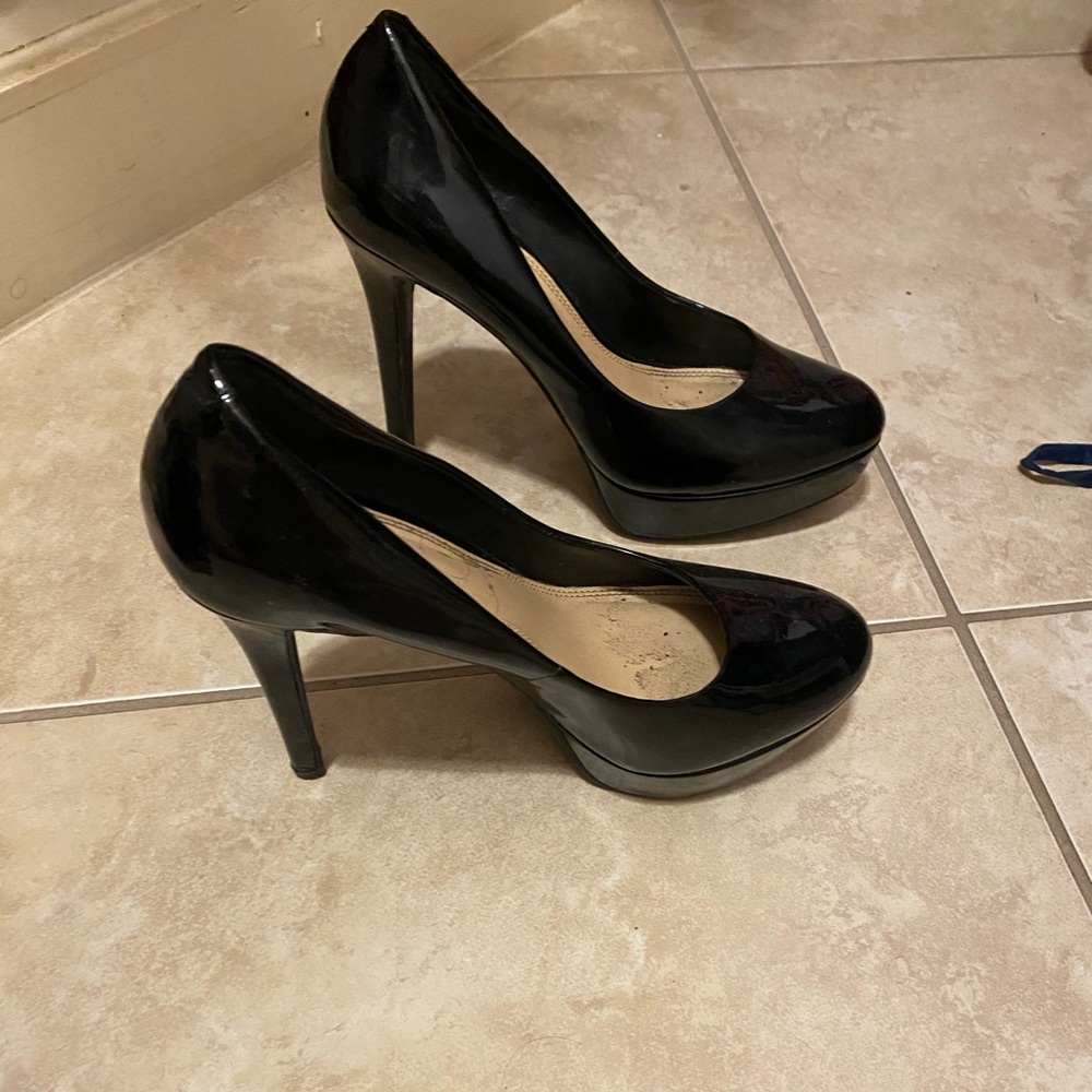 Black shiny Gianni heels